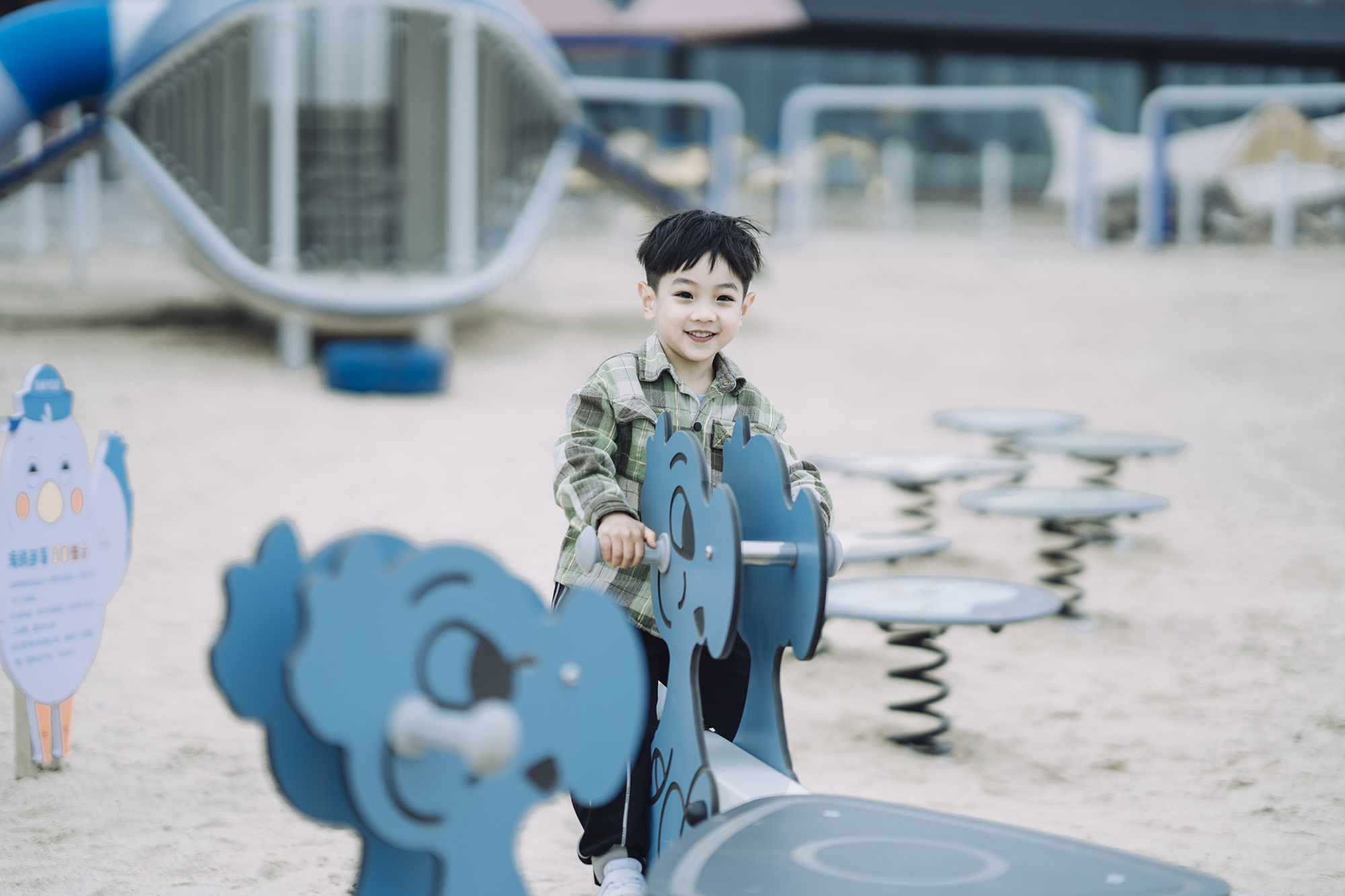 儿童游乐设施——在海边撒欢儿的非标定制游乐